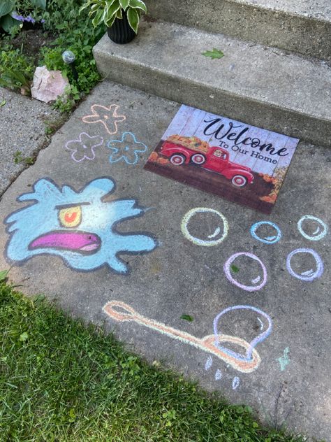 Spongebob Chalk Art, Easy Chalk Art, Sidewalk Chalk Art, Things To Do When Bored, Sponge Bob, Sidewalk Chalk, Chalk Art, The Little Mermaid, Stuff To Do