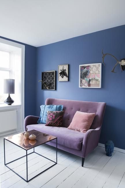 Smart Ways to Add Depth and Interest to Interior Design and Brighten Up Small Rooms Blue Living Room Color Scheme, Blue Living Room Color, Navy Living Rooms, Room Color Combination, Living Room Wall Color, Rustic Farmhouse Living Room, Room Wall Colors, Living Room Color Schemes, Room Color Schemes