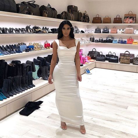 Kim Kardashian Bags, Kim Kardashian Closet, Kim Kardashian Braids, Kardashian Braids, Estilo Kim Kardashian, Estilo Kardashian, Celebrity Closets, Bag Closet, Kim Kardashian Outfits