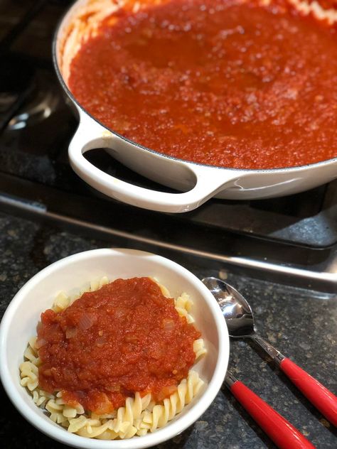 Martha Stewart's Basic Marinara Sauce - Lynn's Kitchen Adventures Basic Pasta Sauce, Cranberry Sauce Recipes, Pasta Sauce Recipes Easy, Catering Recipes, Easy Pasta Sauce, Marinara Recipe, Marinara Sauce Recipe, Easy Tomato Sauce, Easy Pasta Dinner