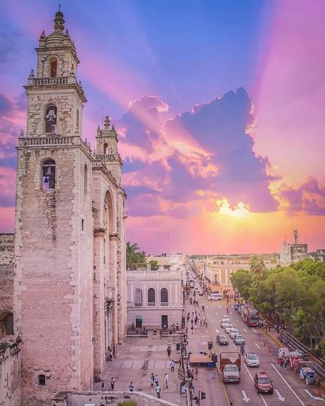 México a través de una lente on Instagram: “Magnífico atardecer en Mérida, Yucatán. . Fotografía: @joesantanab 👏🙌🙏 . #merida |#mexico |#yucatan |#postal |#mexicolindo |#mexicanos…” Mexico Tourism, Merida Mexico, Yucatan Mexico, Quintana Roo, Green Gables, Mexico Travel, Mexico City, Tulum, Travel Dreams