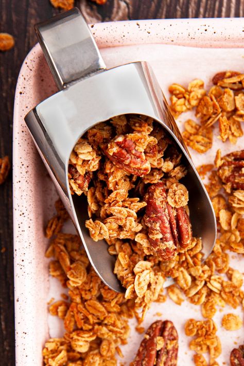 Pecan Pie Granola, Maple Pecan Granola Recipe, Crockpot Granola, Pecan Granola Recipe, Fall Granola, Crunchy Oats, Granola Oats, Maple Pecan Granola, Pecan Granola