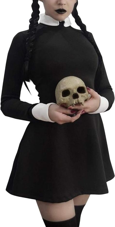 Halloween Addams Family, Addams Halloween Costume, Addams Family Costume, Wednesday Addams Halloween, Black Dress Halloween Costume, Stylish Halloween Costumes, Wednesday Costume, Wednesday Outfit, Wednesday Addams Costume