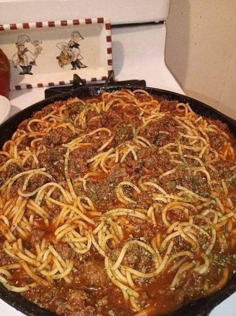 School Spaghetti Recipe, Old School Spaghetti, Southern Spaghetti, Traditional Baklava Recipe, Spaghetti With Ground Beef, Entree Dishes, Creamy Corn, Spaghetti Recipe, People Food