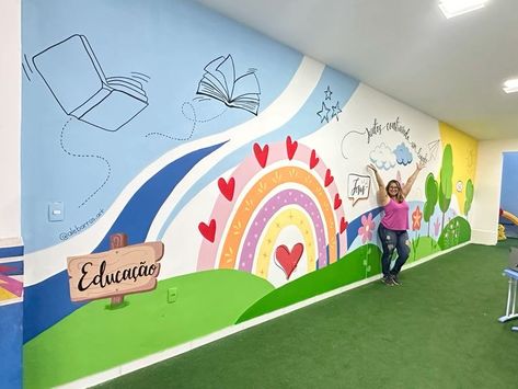 Pre Primary Classroom Wall Painting, Classroom Murals, Daycare Design Ideas, School Wall Art Ideas, School Wall Painting, Rainbow Mural, Preschool Playground, Preschool Decor, Creative Wall Painting