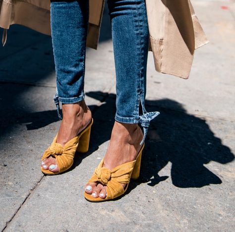 Mules Outfit, Jeans Outfit Spring, Yellow Sandals, Summer Heels, Open Toe Heels, Chloe Bag, Shoe Obsession, Ballerinas, Cute Shoes