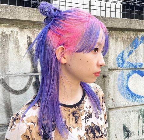 Section Dyed Curly Hair, 2 Color Hair Dye Ideas, Purple Hair Dye Ideas, Pink And Blue Hair, Harajuku Hair, Blue And Pink Hair, Hair Colorful, Dyed Hair Inspiration, Pretty Hair Color