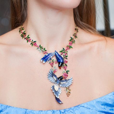 Ilgiz Fazulzyanov Intricate Enamel Jewellery - GEMOLOGUE by Liza Urla Sevan Bicakci, Russian Jewelry, Jewellery Exhibition, Art Jewelry Design, Jewellery Necklaces, Belly Jewelry, Fancy Necklace, Jewellery Sketches, Classy Jewelry