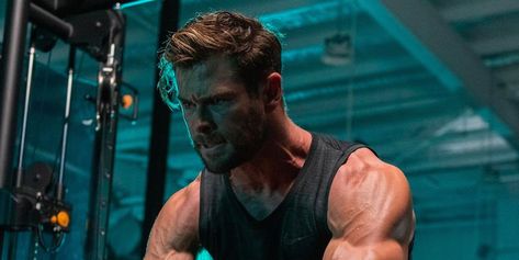 Chris Hemsworth Looks More Jacked Than Ever as He Prepares for <em>Extraction2 </em> https://www.menshealth.com/fitness/a37991298/chris-hemsworth-biceps-extraction-2-instagram-photo/ #fitness #longevity Chris Hemsworth Body, Chris Hemsworth Workout, Hemsworth Chris, Extraction 2, Cam Gigandet, Hemsworth Brothers, Thor X Loki, Chris Hemsworth Thor, Marvel Wall