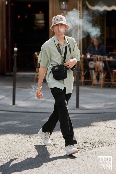 photo Men Street Look, Paris Mens Fashion, Paris Fashion Week Men, Mens Summer Outfits, Summer Outfits For Moms, Street Style Outfits Men, Mens Outfit Inspiration, Mens Fashion Week, Mens Fashion Streetwear