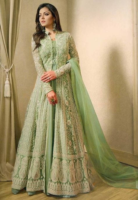 Indian Long Gowns, Gowns Dresses Indian, Gown Dress Design, Frocks And Gowns, Net Gowns, Kebaya Muslim, Indian Party Wear, Utsav Fashion, Party Kleidung