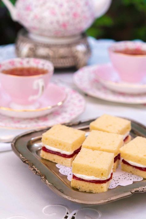 Victoria Sandwich Cake Recipe - Afternoon Tea Sandwich Recipe With Tea Pound Cake Tea Sandwiches, Victorian Sandwich Cake, Afternoon Tea Food Ideas Savoury, Traditional English Tea Sandwiches, Sweet Tea Sandwiches, British Tea Food, Strawberry Tea Cakes, Healthy Afternoon Tea Ideas, Savory Afternoon Tea Ideas