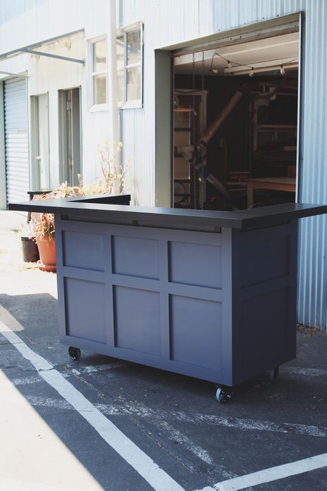 Coffee Cart Diy Plans, Coffee Bar Ideas Mobile, Outdoor Bar On Wheels, Diy Mobile Cart, Outdoor Coffee Bar Ideas, Coffee Mobile Cart, Coffee Trailer Ideas, Coffee Cart Design, Diy Mobile Bar