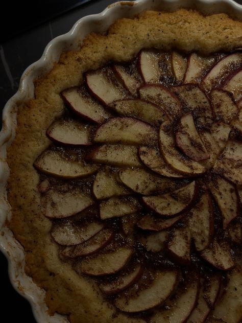 Making Pie Aesthetic, Apple Pie Aesthetic, Pie Aesthetic, Autumn Dessert, How To Make Pie, English Rose, Food Inspo, Apple Cake, Fall Desserts