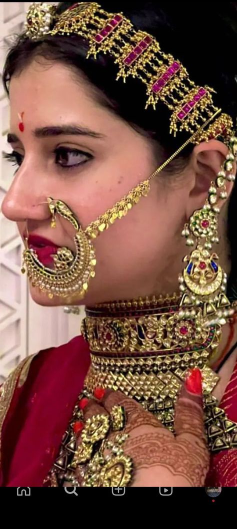 Rajputi Jewellery Designs, Rajasthani Aesthetic, Rajput Jewellery, Vintage Indian Jewelry, Rajputi Jewellery, Kundan Jewellery Bridal, Neck Pieces Jewelry, Gold Jewellry, Bridal Jewelry Vintage