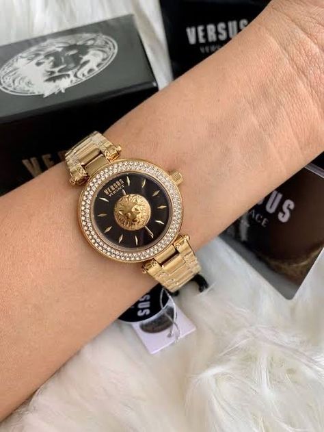 Versace Watch Women, Versace Watches Women, Accessory Inspo, Wrist Accessories, Luxurious Fashion, Gold Watches Women, Women Aesthetic, Luxe Jewelry, Versace Watch