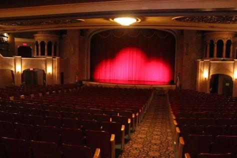 Flickr/ Nicolas Henderson  Watching classic films in a historic theater should be on everyone's bucket list. These historic movie theaters were built with so much love and care, not to mention the art deco style and timeless marquee bring a little bit more magic to the entire experience. Here are 10 of the most iconic historic Texas theaters.  1. Paramount […] The post 10 Historic Theaters in Texas That Take Us Back in Time appeared first on Wide Open Country. Art Deco Theater, Vintage Movie Theater, Style Movie, Historic Theater, Majestic Theatre, Theatre Interior, This Is Us Movie, Paramount Theater, Downtown San Antonio