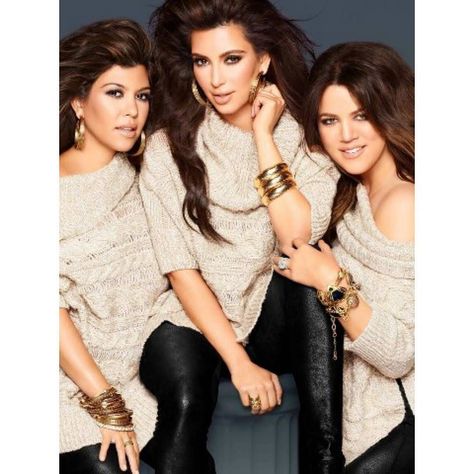 Kardashian Girls, Kim Khloe Kourtney, Kardashian Beauty, Fashionable Glasses, Kim And Kourtney, Kloe Kardashian, Jenner Sisters, Kardashian Family, Sister Sister