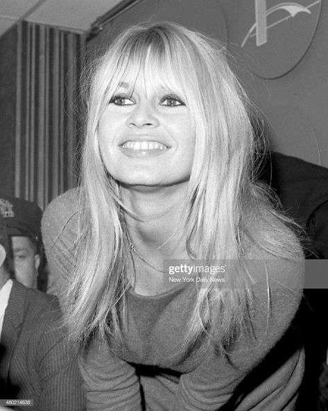 News Photo : Brigitte Bardot greets the press a Kennedy... Bardot Haircut, Bardot Updo, Bardot Hairstyle, Bardot Fringe, Fringe Wispy, Face Bangs, Bangstyle Hair, Bangs Wispy, Brigitte Bardot Hair