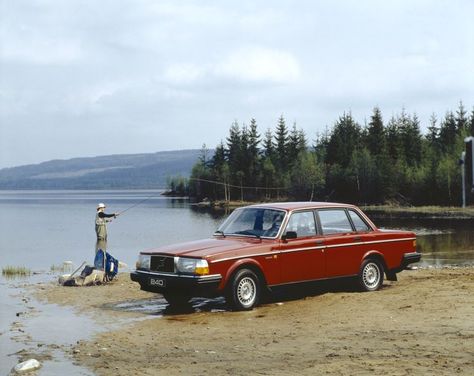 Volvo Ad, 1990s Cars, Summer Mountains, Volvo Car, Scandi Chic, Ken Block, Volvo 240, Car Vintage, Volvo Cars