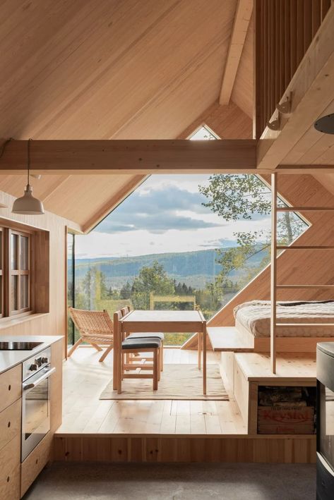 Rever & Drage complements rustic bolthole in Norway with a timber holiday cabin Building A Small Cabin, Timber Planks, Timber Cabin, Contemporary Cabin, Old Cabin, Unique Window, Square Windows, Contemporary Building, Cosy Living