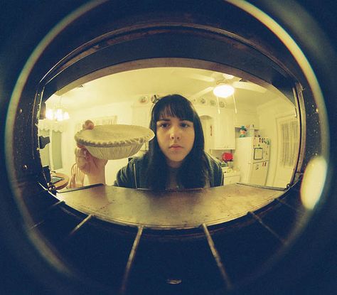 Self Portrait Photography, Fisheye Photography, Creative Self Portraits, Ideas For Photography, Perspective Photography, Fish Eye Lens, Foto Pose, Creative Portraits, Photography Projects