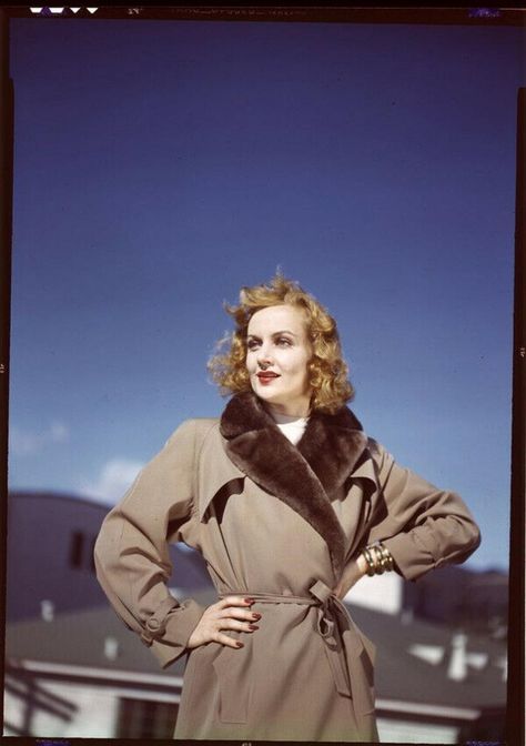 Carole Lombard Style, Color Transparency, William Powell, Carole Lombard, Clark Gable, 1930s Fashion, Couple Dancing, Alfred Hitchcock, 1940s Fashion