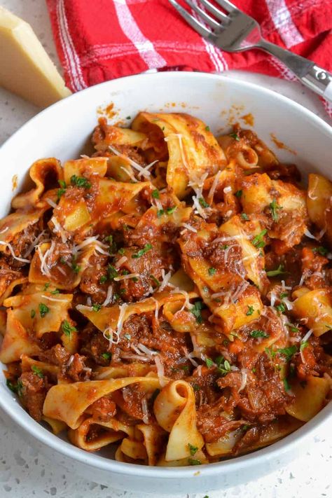 Beef Ragu Recipe, Shredded Beef Recipes, Small Town Woman, Beef Ragu, Ragu Recipe, Pappardelle Pasta, Dutch Oven Recipes, Slow Cooked Beef, Shredded Beef