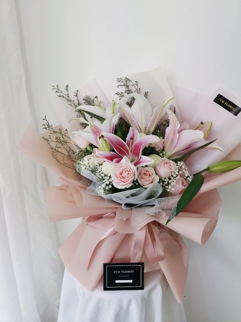 Baby Pink Bouquet, Bouqette Of Flowers Birthday, Flower Korean Bouquet, Bouquet Of Flowers Aesthetic Pink, Bouquet Of Lilies, Aesthetic Pink Flower Bouquet, Pink Lilies Bouquet Aesthetic, Flowers Bucket, Bucket Flower