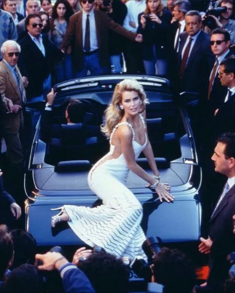 Claudia Schiffer Editorial, Claudia Schiffer Photoshoot, Claudia Schiffer 90s, 90s Luxury, Arthur Elgort, Models 90s, Vintage Hollywood Glamour, Vintage Photoshoot, 90s Supermodels