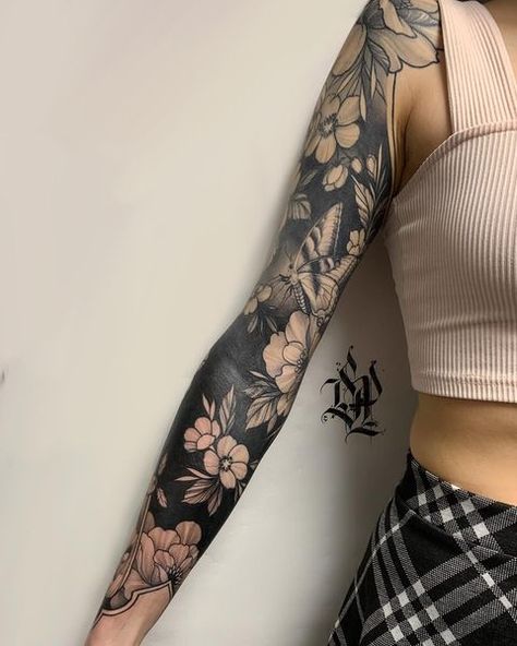 Blackwork Negative Space Tattoo To Get Lost In Negative Tattoo, Arm Cover Up Tattoos, Space Tattoo Sleeve, Black Sleeve Tattoo, Mangas Tattoo, Negative Space Tattoo, Shoulder Sleeve Tattoos, Blackout Tattoo, Wicked Tattoos