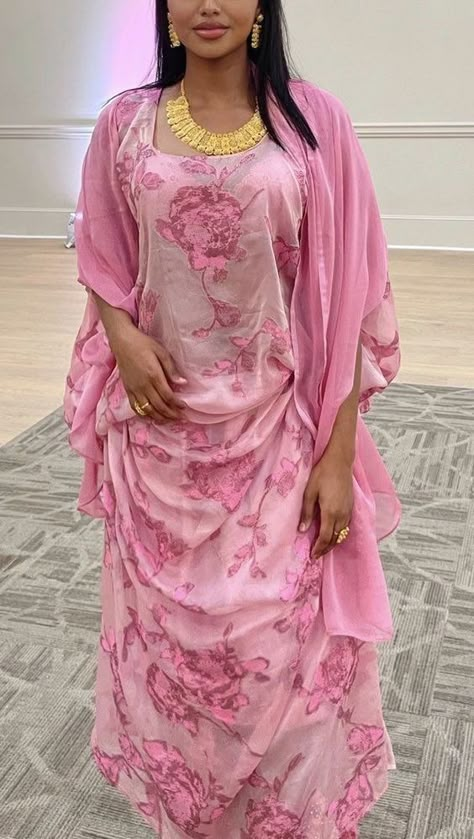 Somali Dirac, Somali Girl, Somali Wedding, Culture Day, Culture Clothing, Outfit Pink, Muslimah Fashion Outfits, Arab Fashion, My Culture