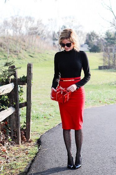 Red Pencil Skirt Outfit, Red Outfit Winter, Winter Outfits Red, Red Skirt Outfits, Christmas Outfit Casual, Rok Outfit, Winter Tights, Red Pencil Skirt, Pencil Skirt Outfits