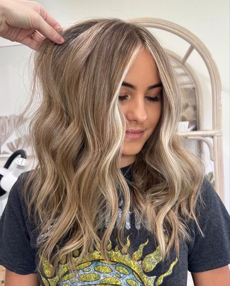 Light Highlights With Money Piece, Brunette With Blonde Highlights Money Piece, Money Piece In Blonde Hair, Balayage, Soft Blonde Money Piece, Subtle Blonde Highlights With Money Piece, Highlighted Money Piece Hair, Money Piece Hair Ash Blonde, Money Piece On Dark Blonde Hair