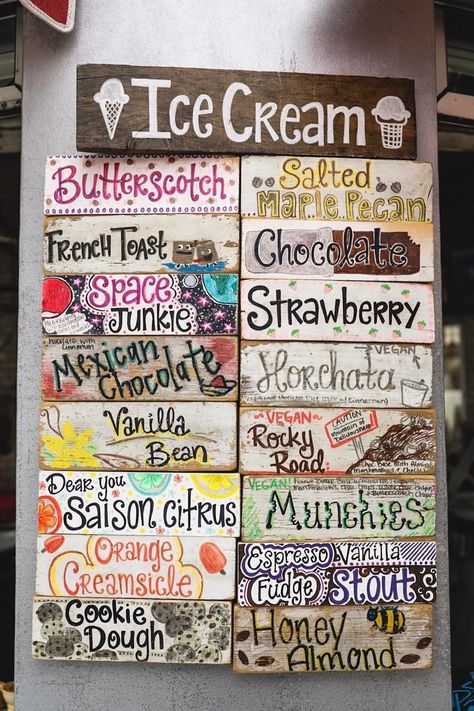 Unique Ice Cream Shop Ideas, Ice Cream Store Design Exterior, Ice Cream Business Names, Ice Cream Shop Exterior, Ice Cream Store Aesthetic, Ice Cream Business Ideas, Ice Cream Menu Board Design, Ice Cream Shop Ideas, Ice Cream Shop Menu Board