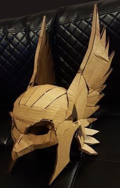 Cardboard Hawkman! Cardboard Costume, Starověký Egypt, Cardboard Mask, Folding Origami, Cardboard Sculpture, Leather Mask, Cosplay Tutorial, Cardboard Art, Cosplay Diy