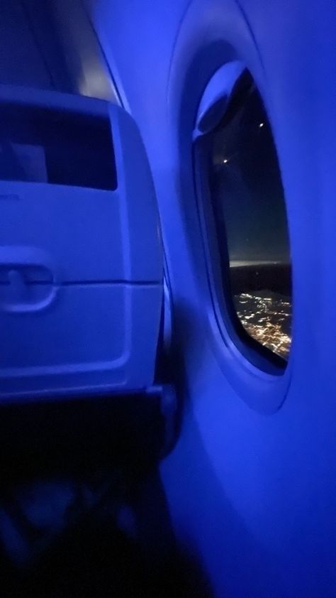 Air Asia Window View, Flight Window Pics Night, Airplane Window View Night, Flight Window Pics, Airport Window, Window View Night, Wallpaper Airplane, Airplane Pics, Airport Pics