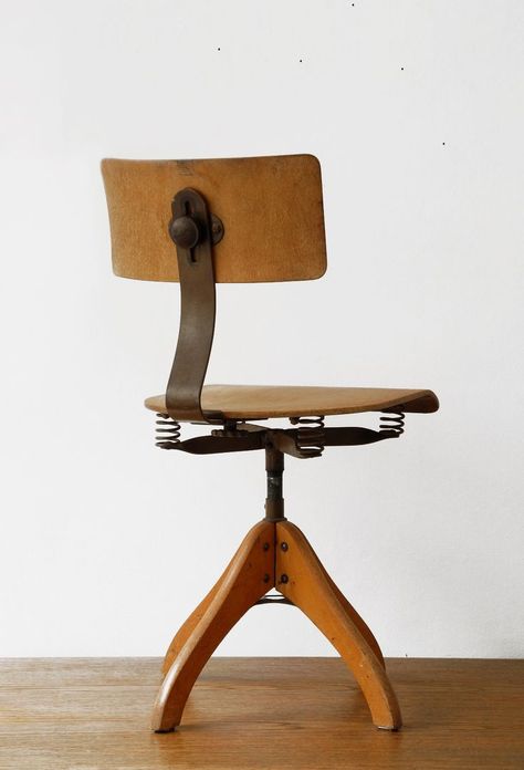 Wood Desk Chair, Wood Office Chair, Vintage Office Chair, Teal Accent Chair, Cheap Chairs, Swivel Chair Desk, Architects Office, Solid Wood Chairs, Office Chair Design