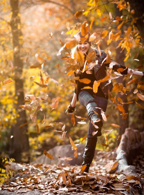 24 Reasons Fall Is the Best Season- TownandCountrymag.com Guitarist Photography, Autumn Photography Portrait, Fall Shoot, Photo Techniques, Hiking Pictures, Unique Fall, Wallpaper Iphone Christmas, Fall Photoshoot, Photography Lessons