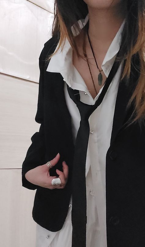 aesthetic crystals crystal necklace urban outfitters top white shirt oversized blazer black tie rings White Shirt And Black Tie Aesthetic, White Shirt Outfit Women Aesthetic, White Shirt With Necklace, Shirt With Tie Aesthetic, White Tie Outfits For Women, Womens Shirt And Tie Outfit, Women In Shirt And Tie, Tie And Shirt Aesthetic, Women Tie Outfit Aesthetic