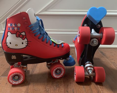 Heart Roller Skates, Y2k Roller Skates, Pretty Roller Skates, Hello Kitty Roller Skates, Cute Roller Blades, Converse Roller Skates, Cute Skates, Cool Roller Skates, Rollerskates Aesthetic