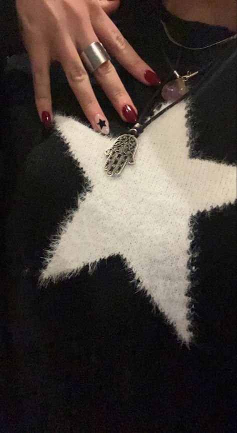 Nail Inspo Rockstar Gf, Rockstar Nail Designs, The 1975 Nails Design, Alice In Borderland Nails, Tara Yummy Nails, Rockstar Nails Acrylic, Stargirl Nails, Rock Star Nails, Rockstar Nails