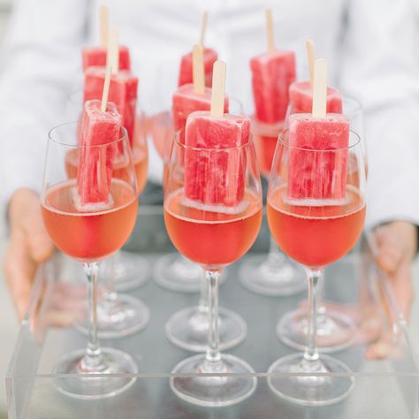 Boozy Pops, Popsicle Cocktail, Wedding Cocktail Hour, Cocktail Hour Wedding, Buttercream Cupcakes, Floral Cupcakes, 100 Layer Cake, Wedding Cocktail, Wedding Drink