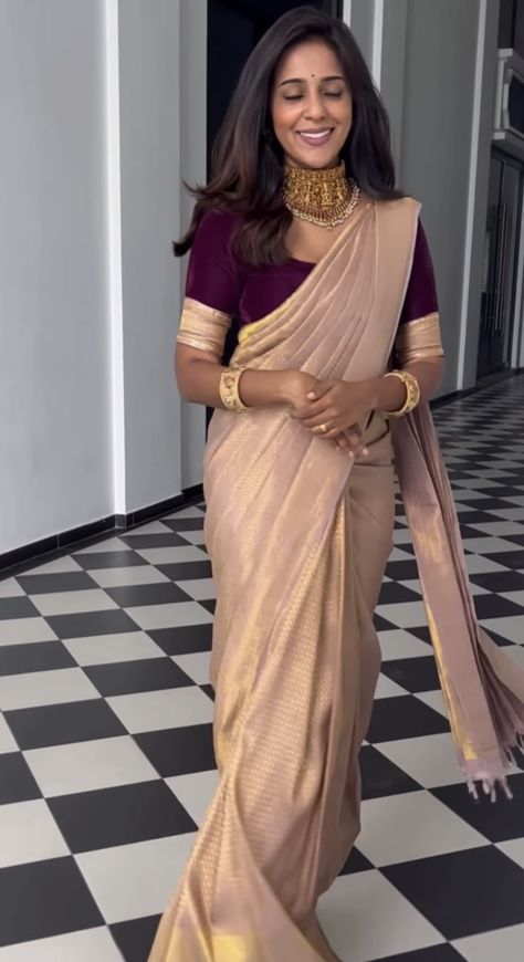 Saree Colour Combination Ideas, Dusky Skin Saree Look, Gold Colour Saree, Muhurtham Saree, South Indian Fashion, Shaded Saree, Farewell Saree, Saree Color Combinations, Silk Dress Design