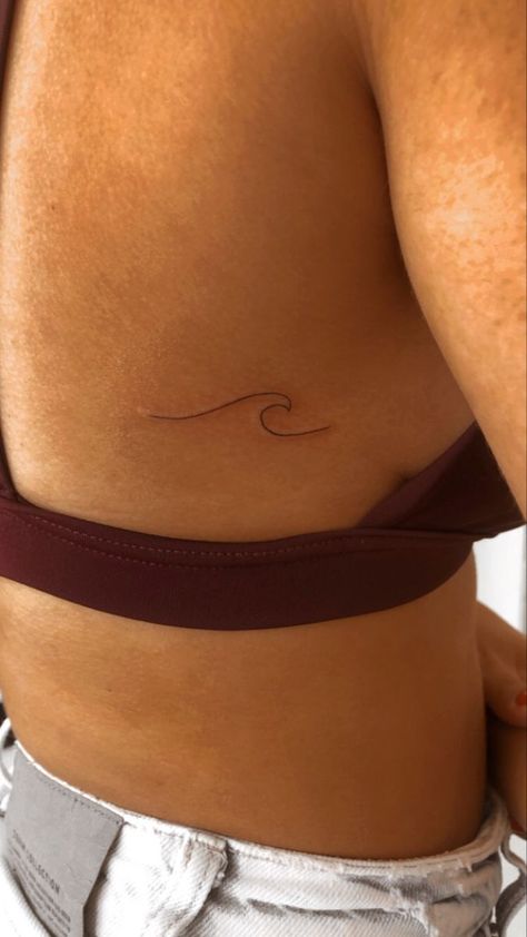 Wave On Ribs Tattoo, Cute Wave Tattoos, Wave Tattoo Women, Minimalistic Wave Tattoo, Wave Tattoo Fine Line, Dainty Wave Tattoo, Wave Tatoos Woman, Wave Tattoo Ribs, Wave Tattoo Back