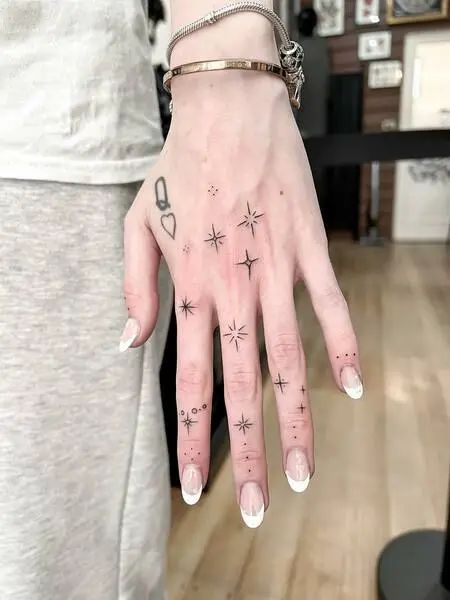 35 Beautiful Finger Tattoos For Women In 2023 - Tattoo Pro Star Ring Tattoo, Tattoo Manos Mujer, Finger Tattoos Stars, Meaningful Finger Tattoos, Infinity Finger Tattoos, Star Finger Tattoo, Henna Finger Tattoo, Finger Tattoos Fade, Finger Tattoos For Women