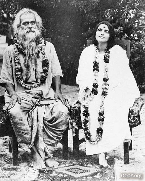 Anandamayi Ma and her husband/disciple Bholanath (Ramani Mohan). He left this world May 7th, 1938. His life and his relation to Ma can be read here: https://www.anandamayi.org/bholanath-pitaji/ #anandamayi #anandamayima #bholanath Vintage Yoga, Maharishi Mahesh Yogi, Neem Karoli Baba, Yoga Om, Ram Dass, Health Psychology, Yoga Photos, Be Here Now, Free Yoga