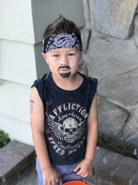 Easy Halloween costume for boys. Easy Boy Costumes Diy, High School Halloween Costumes, Diy Costumes For Boys, Baby Boy Halloween Outfits, Boys Halloween Costumes Diy, Spooky Outfits, Kids Halloween Costumes, Quick Halloween Costumes, June Cleaver