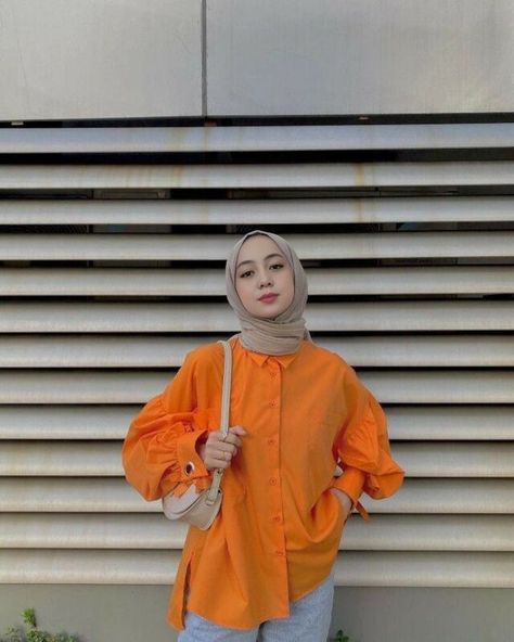 Orange Hijab Outfit, Orange Shirt Outfit, Korean Style Hijab, Hijab Fashion Summer, Outfit Korean Style, Stylish Hijab, Outfit Korean, Muslim Outfits Casual, Iranian Women Fashion