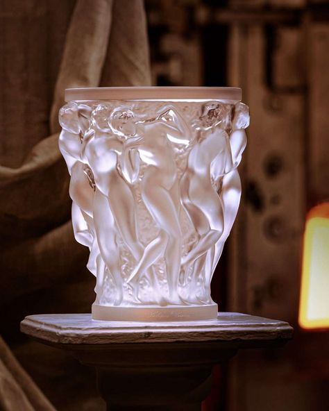 Lalique Crystal Vase, Wedding Return Gifts, Perfumes Bottles, Lalique Vase, Luxury Corporate Gifts, God Idols, Gifts Luxury, Farmhouse Kitchen Remodel, Lalique Crystal